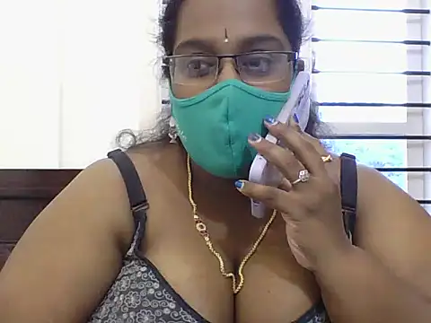 Snapshot of Reena-gowda chatting on September 2025 02:39:02 AM Reena-gowda online show from September 2025 02:39:02 AM