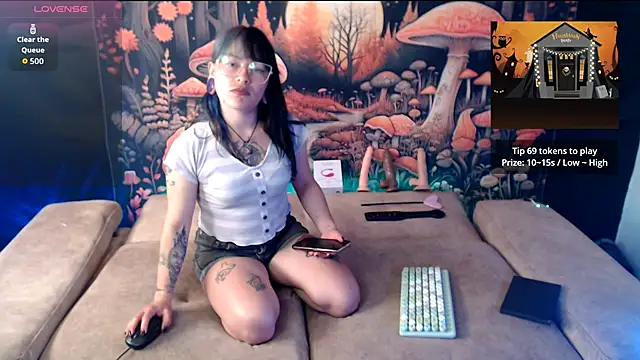 Snapshot of LunaBunny8 chatting on October 2025 01:41:02 PM LunaBunny8 online show from October 2025 01:41:02 PM