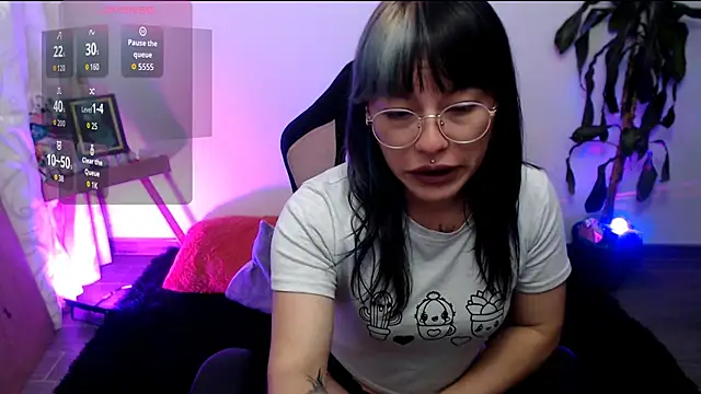 LunaBunny8 online show from November 2025 01:53:02 AM