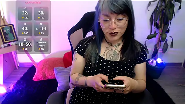 LunaBunny8 online show from November 2025 02:06:02 PM