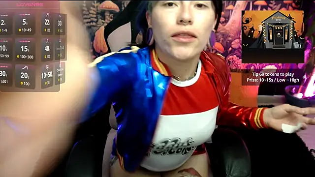 LunaBunny8 online show from October 2025 01:24:01 AM