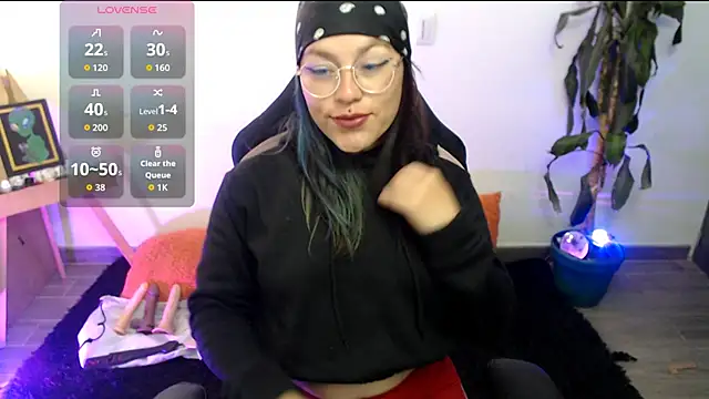 LunaBunny8 online show from November 2025 02:50:02 PM