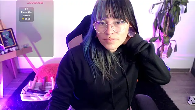 LunaBunny8 online show from November 2025 12:11:01 AM