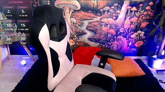 LunaBunny8 online show from November 2025 01:20:01 AM