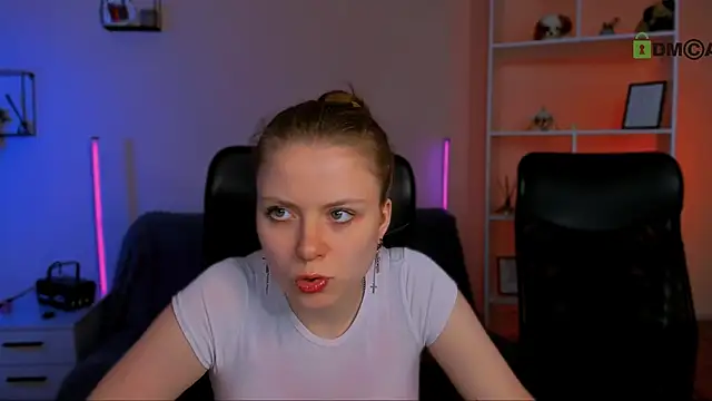 Snapshot of foxy_tease_ chatting on November 2025 12:50:02 PM foxy tease online show from November 2025 12:50:02 PM