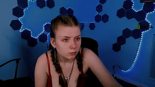 Snapshot of foxy_tease_ chatting on November 2025 02:43:02 AM foxy tease online show from November 2025 02:43:02 AM