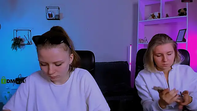 Snapshot of foxy_tease_ chatting on November 2025 09:57:01 AM foxy tease online show from November 2025 09:57:01 AM