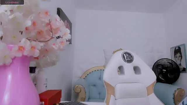 eimy skinny  online show from October 2025 06:41:02 PM