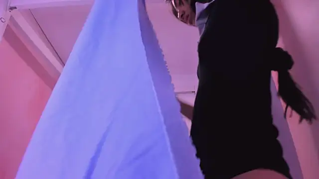 eimy skinny  online show from April 2026 02:21:01 PM