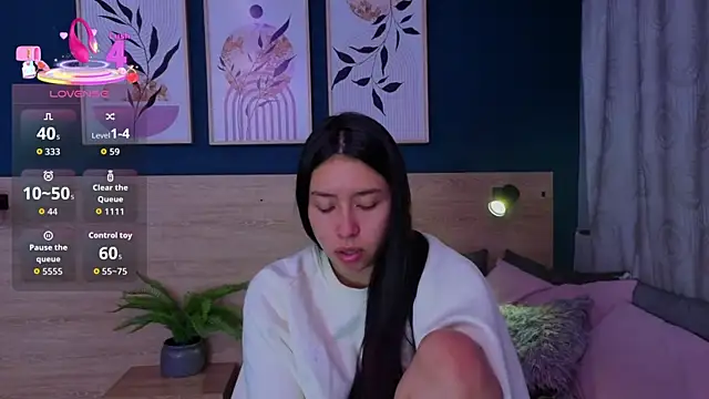 SarahMiler  online show from February 2026 12:05:02 PM