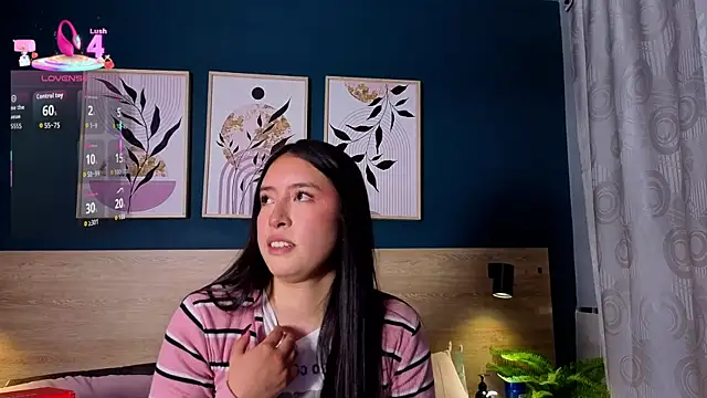 SarahMiler  online show from December 2025 05:41:02 PM