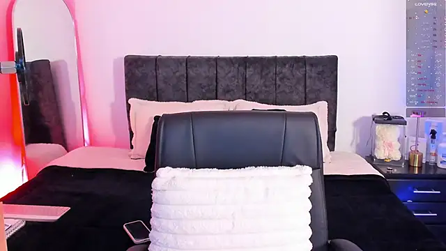 Taylormaxwell online show from February 2026 08:07:01 PM