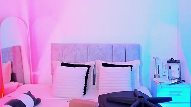 Taylormaxwell online show from February 2026 09:02:02 PM