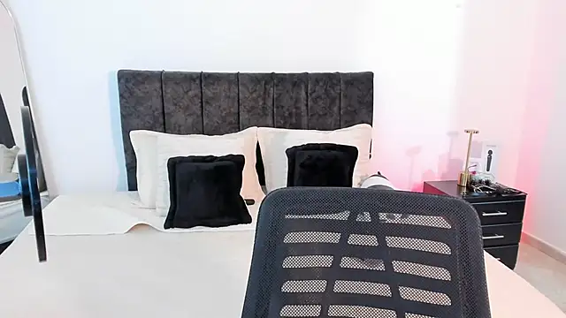 Taylormaxwell online show from December 2025 08:12:02 PM