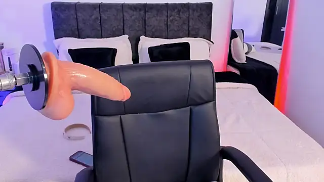 Taylormaxwell online show from March 2026 09:42:01 PM