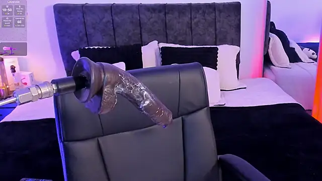 Taylormaxwell online show from April 2026 09:39:33 PM