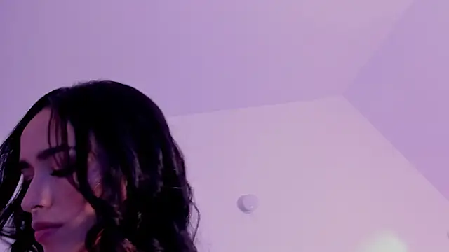 Taylormaxwell online show from November 2025 08:20:02 PM