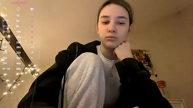 Snapshot of DanaCore chatting on November 2025 06:34:02 PM DanaCore online show from November 2025 06:34:02 PM