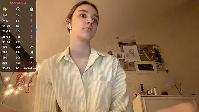 Snapshot of DanaCore chatting on October 2025 04:28:01 PM DanaCore online show from October 2025 04:28:01 PM