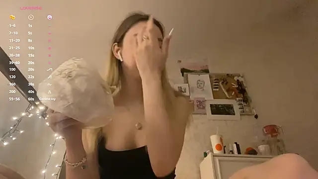 Snapshot of DanaCore chatting on October 2025 06:51:01 PM DanaCore online show from October 2025 06:51:01 PM