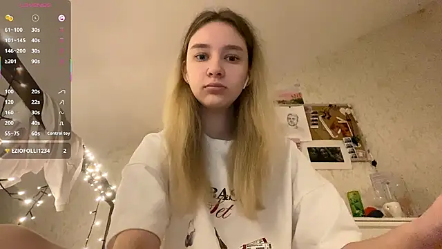 Snapshot of DanaCore chatting on October 2025 06:42:02 PM DanaCore online show from October 2025 06:42:02 PM