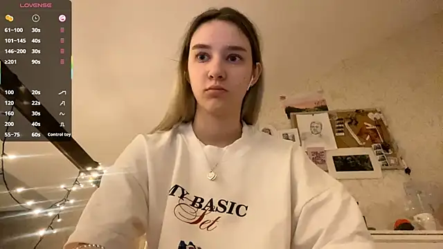 Snapshot of DanaCore chatting on October 2025 05:25:01 PM DanaCore online show from October 2025 05:25:01 PM