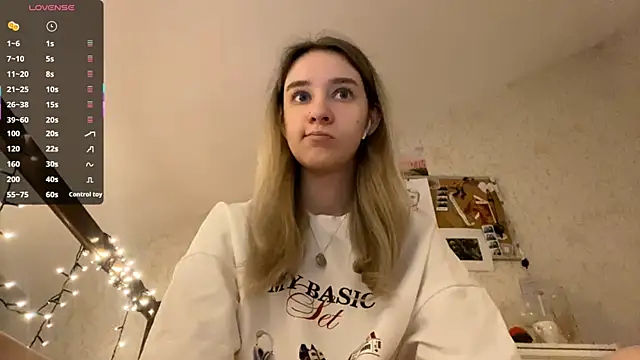 Snapshot of DanaCore chatting on October 2025 03:49:02 PM DanaCore online show from October 2025 03:49:02 PM