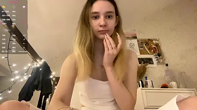 Snapshot of DanaCore chatting on September 2025 04:34:02 PM DanaCore online show from September 2025 04:34:02 PM