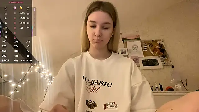 Snapshot of DanaCore chatting on October 2025 03:38:02 AM DanaCore online show from October 2025 03:38:02 AM