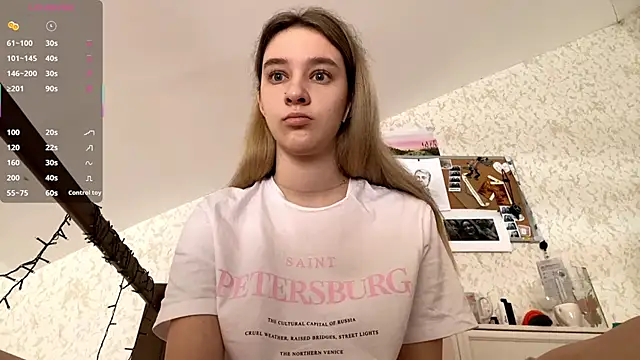 Snapshot of DanaCore chatting on October 2025 07:43:02 AM DanaCore online show from October 2025 07:43:02 AM