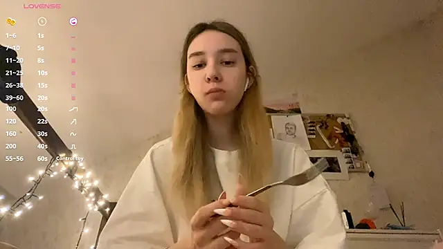 Snapshot of DanaCore chatting on November 2025 10:37:02 PM DanaCore online show from November 2025 10:37:02 PM