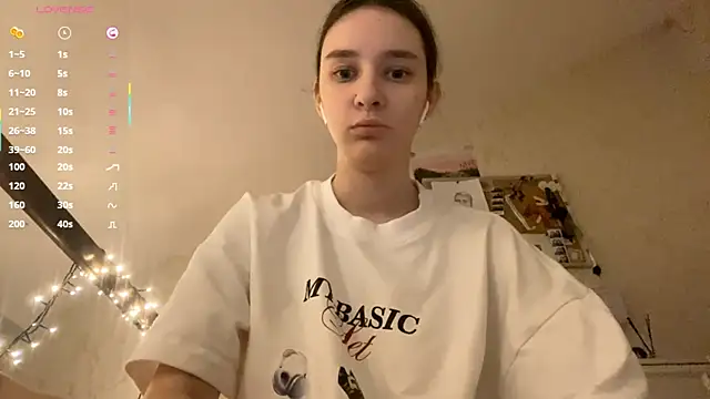 Snapshot of DanaCore chatting on November 2025 03:26:01 PM DanaCore online show from November 2025 03:26:01 PM