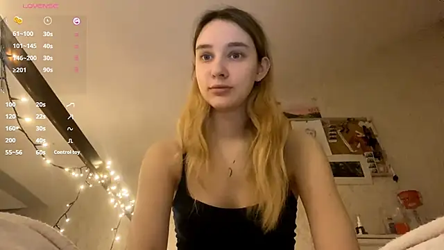 Snapshot of DanaCore chatting on December 2025 05:25:01 PM DanaCore online show from December 2025 05:25:01 PM