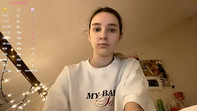 Snapshot of DanaCore chatting on November 2025 05:49:01 PM DanaCore online show from November 2025 05:49:01 PM