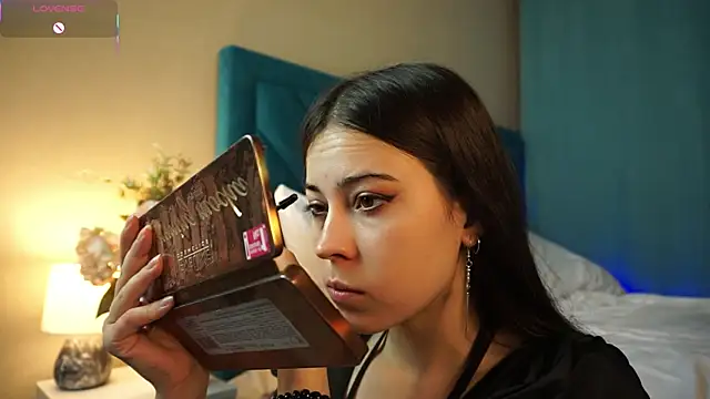 ywixos online show from November 2025 01:34:02 PM