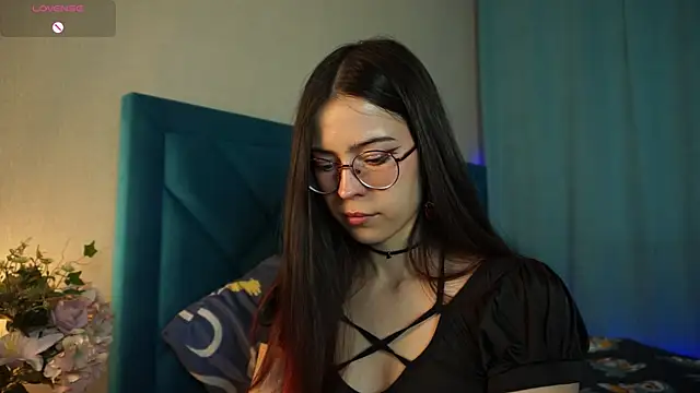ywixos online show from September 2025 01:40:02 PM