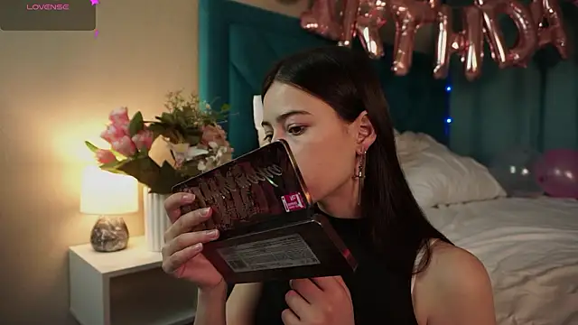 ywixos online show from February 2026 03:44:01 PM