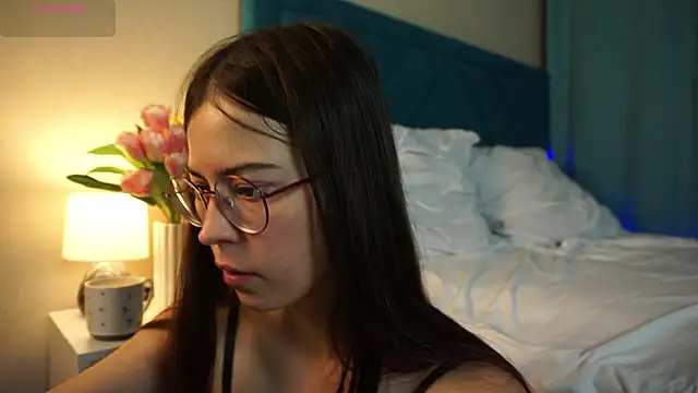 ywixos online show from November 2025 02:43:02 PM