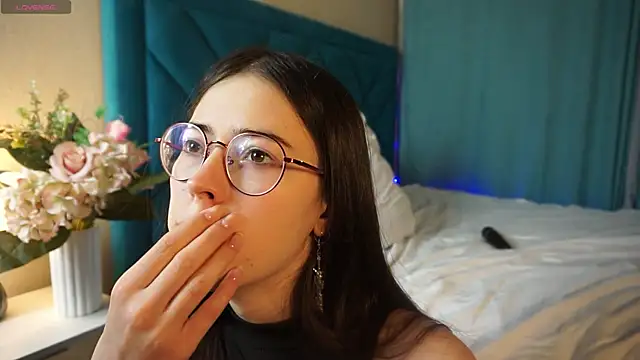 ywixos online show from December 2025 02:48:01 PM