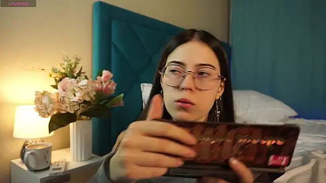 ywixos online show from November 2025 03:22:02 PM