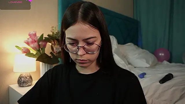 ywixos online show from March 2026 02:58:01 PM