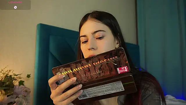 ywixos online show from October 2025 02:39:02 PM