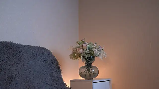 ywixos online show from December 2025 09:43:01 PM