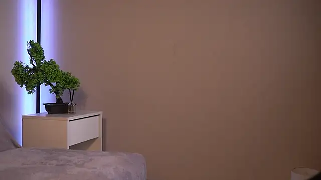 ywixos online show from March 2026 03:50:02 PM