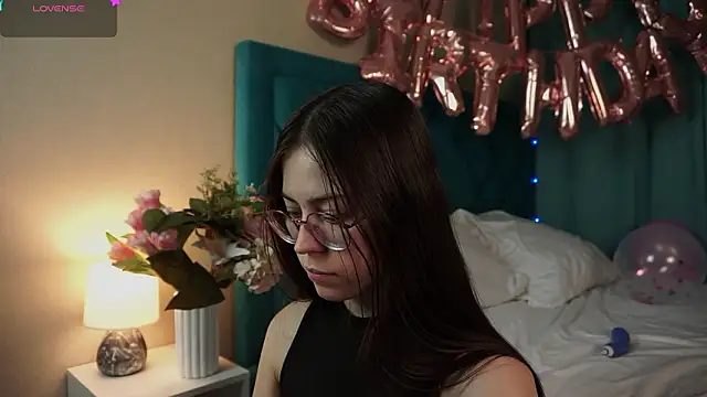 ywixos online show from February 2026 02:39:02 PM