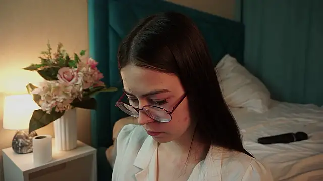 ywixos online show from February 2026 03:01:01 PM