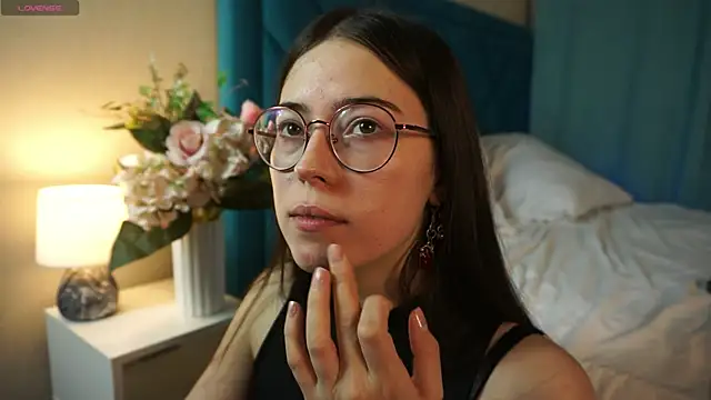 ywixos online show from December 2025 02:23:01 PM