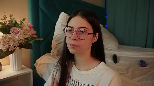 ywixos online show from February 2026 02:50:01 PM