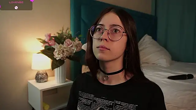 ywixos online show from February 2026 02:27:01 PM