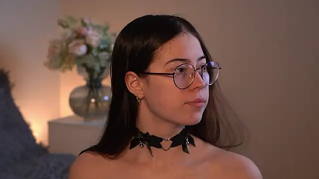 ywixos online show from November 2025 02:39:02 PM